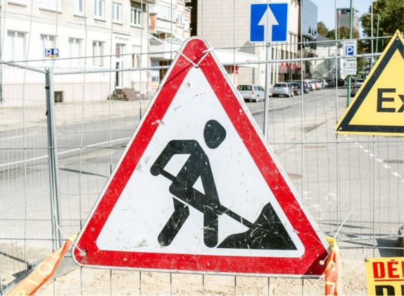 Señalamiento de obra en construcción